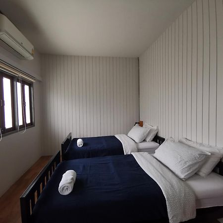 Хостел Liaw Base House Бангкок Экстерьер фото
