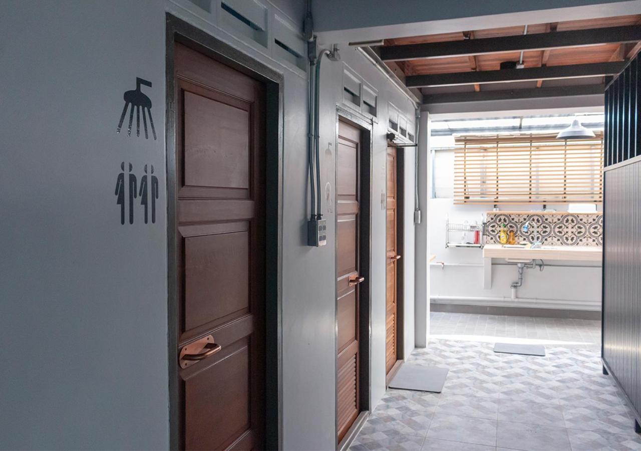 Хостел Liaw Base House Бангкок Экстерьер фото