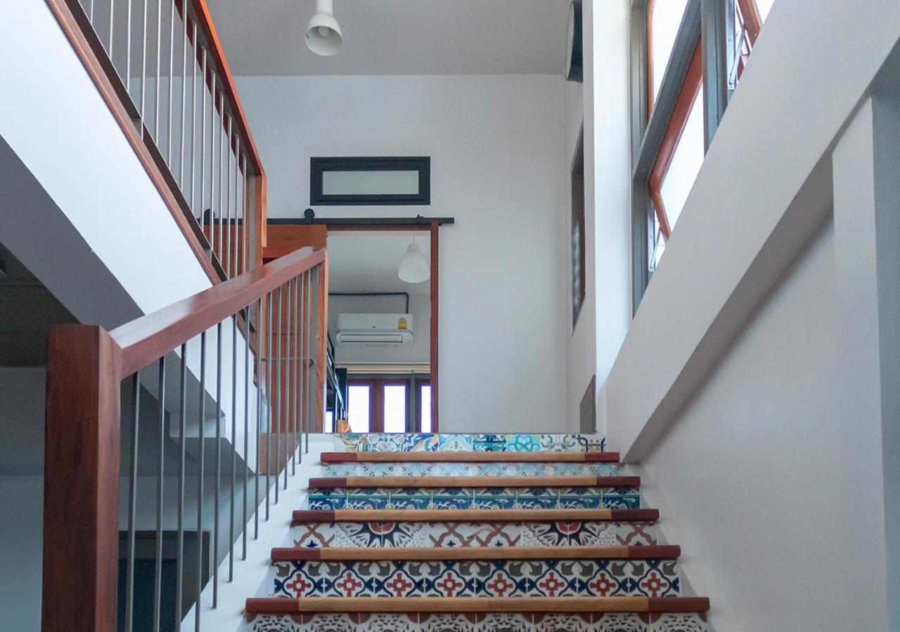 Хостел Liaw Base House Бангкок Экстерьер фото