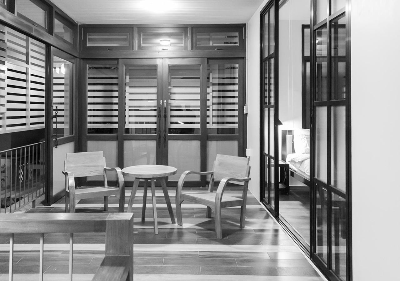 Хостел Liaw Base House Бангкок Экстерьер фото