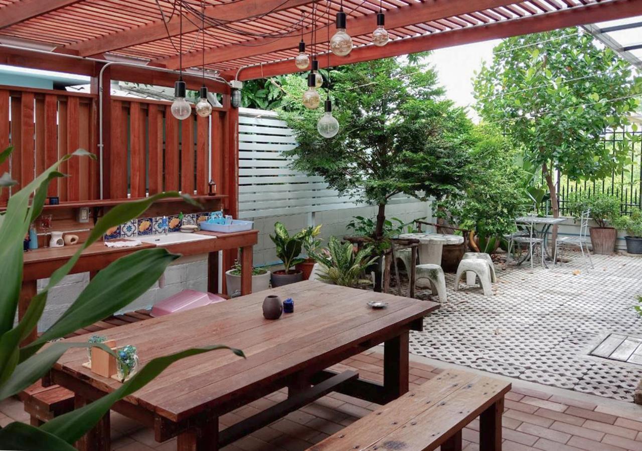 Хостел Liaw Base House Бангкок Экстерьер фото
