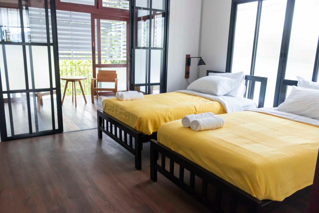Хостел Liaw Base House Бангкок Экстерьер фото