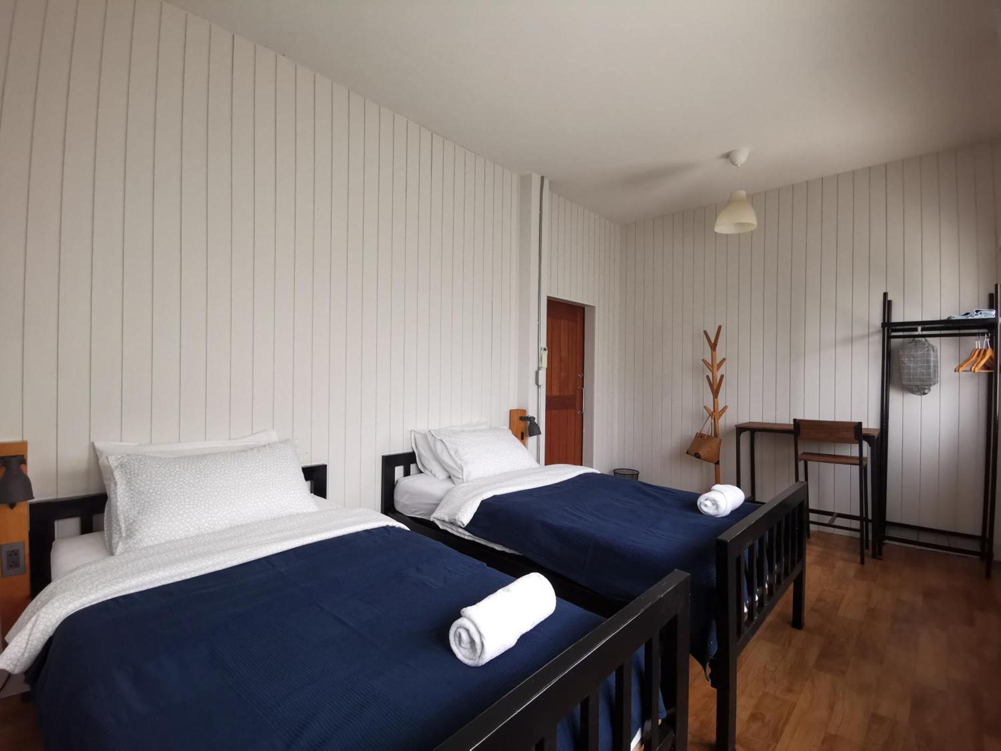 Хостел Liaw Base House Бангкок Экстерьер фото