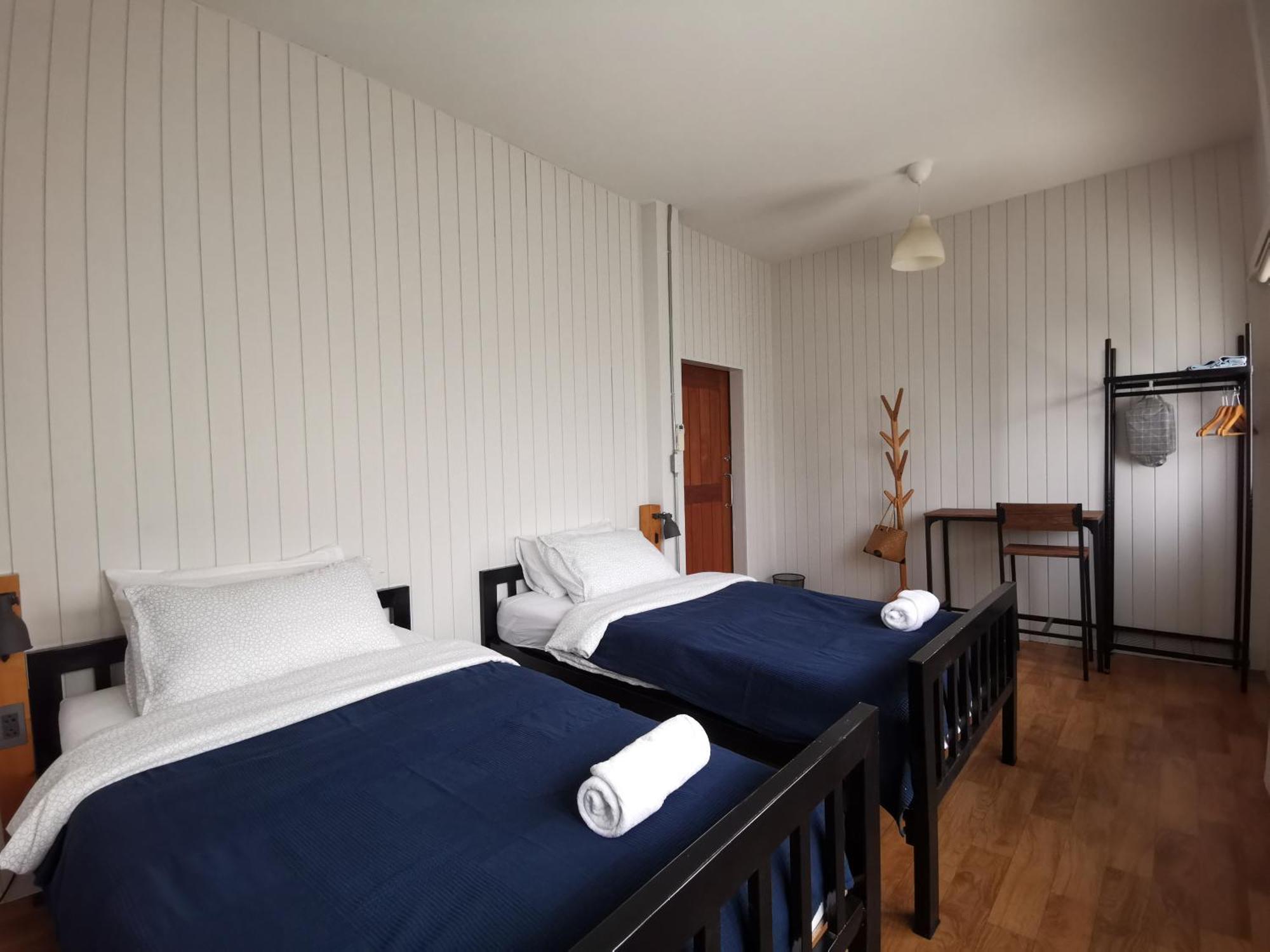 Хостел Liaw Base House Бангкок Экстерьер фото