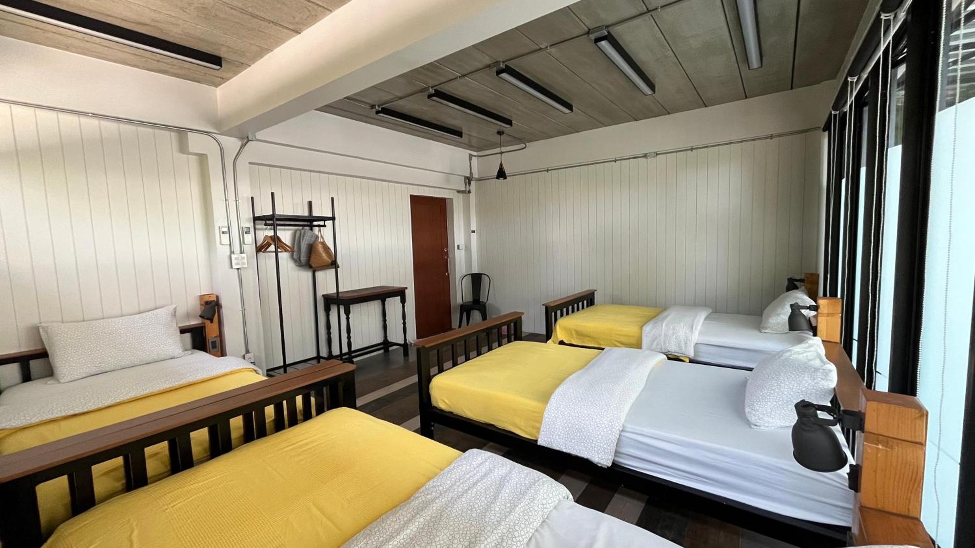 Хостел Liaw Base House Бангкок Экстерьер фото