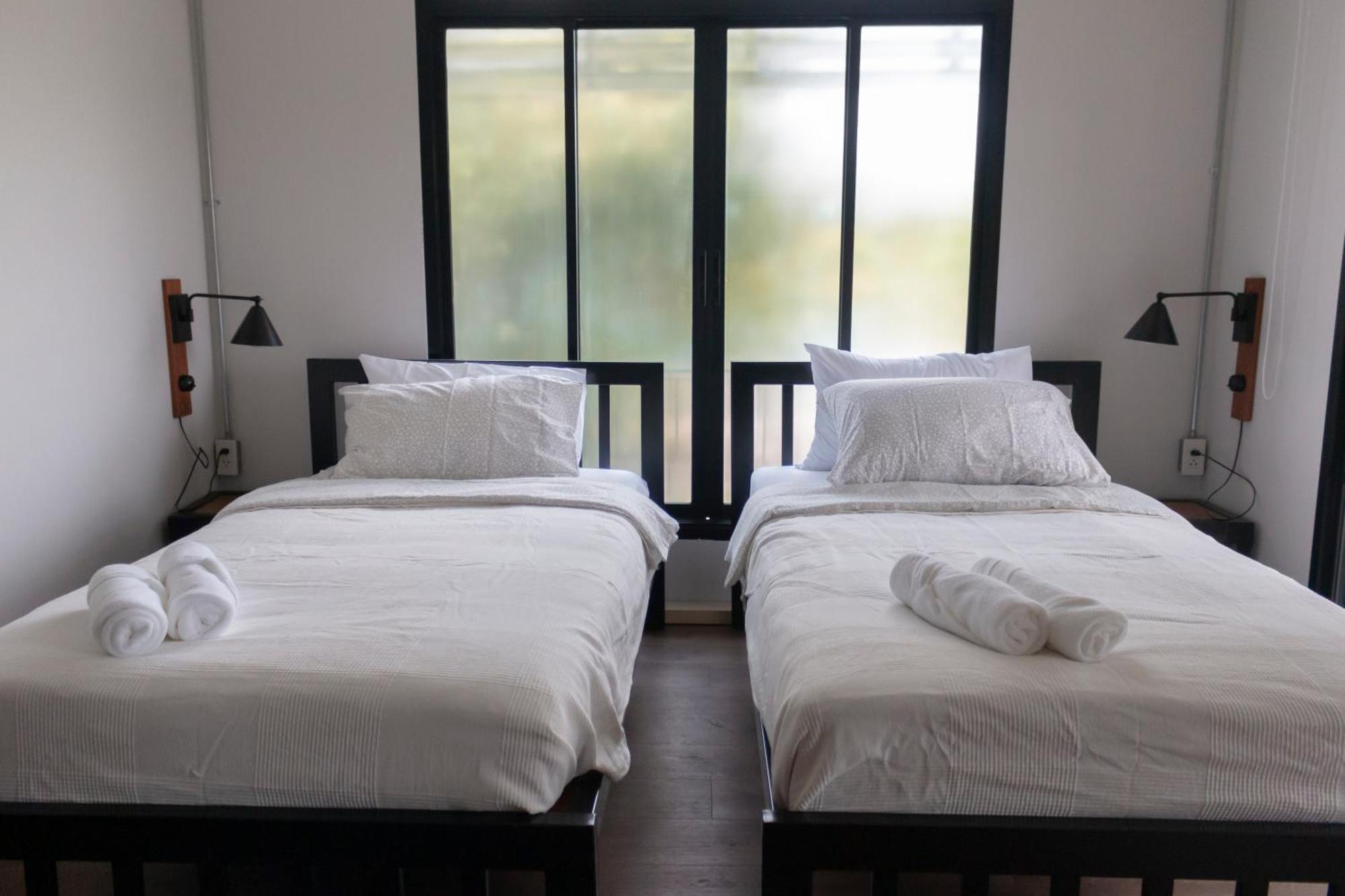 Хостел Liaw Base House Бангкок Экстерьер фото