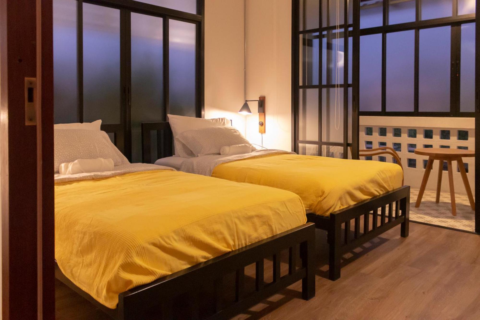 Хостел Liaw Base House Бангкок Экстерьер фото